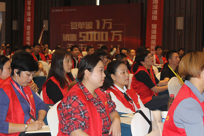 德萊寶經(jīng)銷商認真聽課.jpg