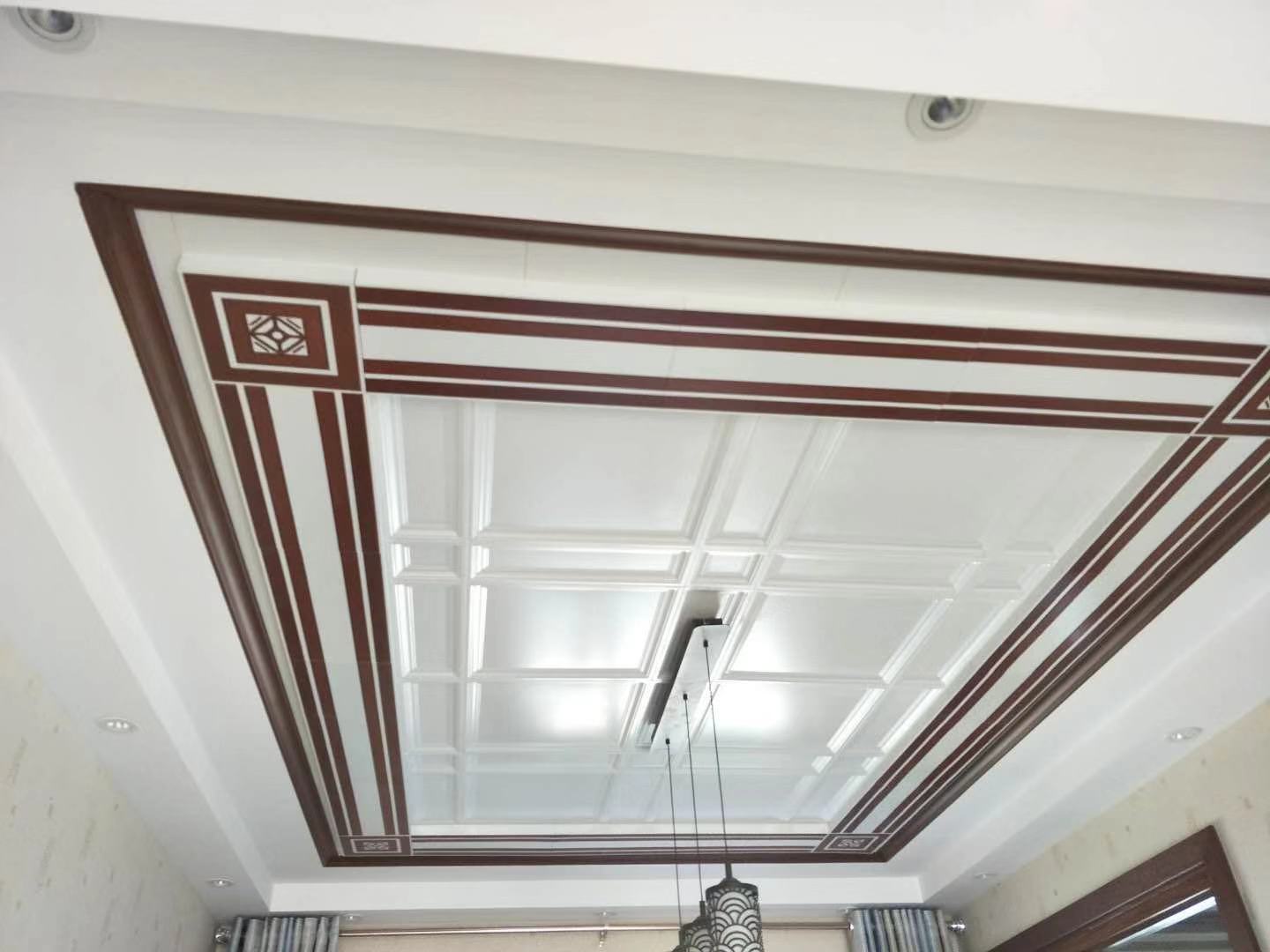 德萊寶新中式餐廳吊頂實(shí)景安裝圖.jpg