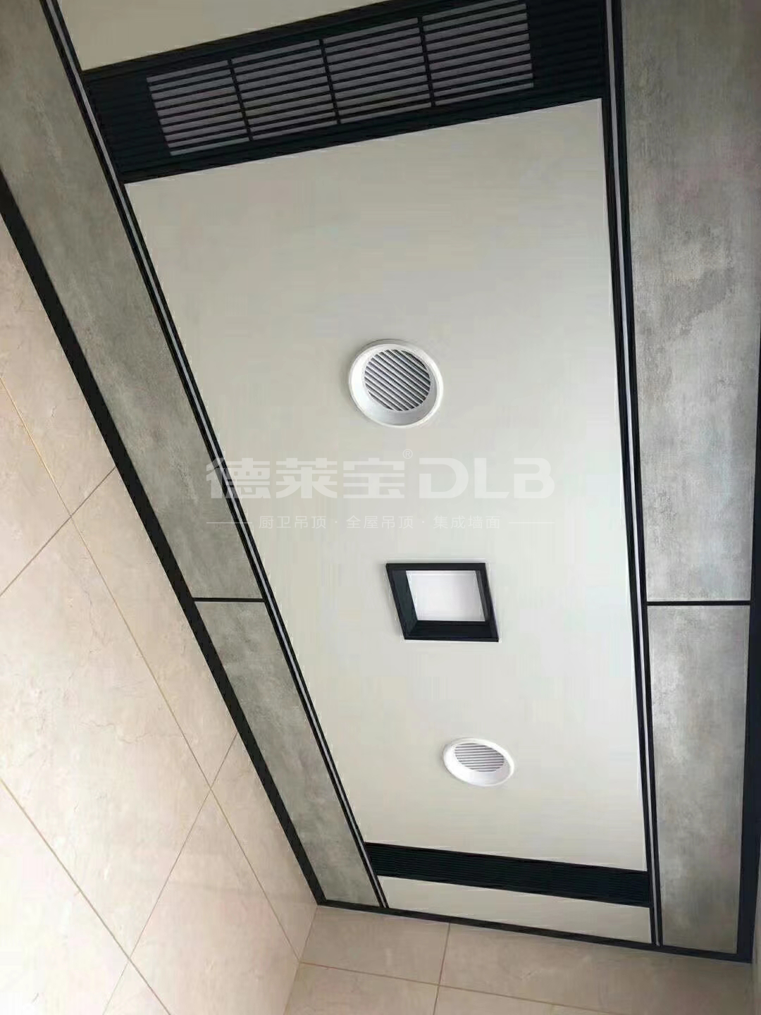 德萊寶無界大板吊頂衛(wèi)生間.png