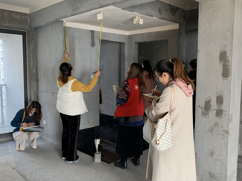 德萊寶商學院培訓會工地測量現(xiàn)場.JPG
